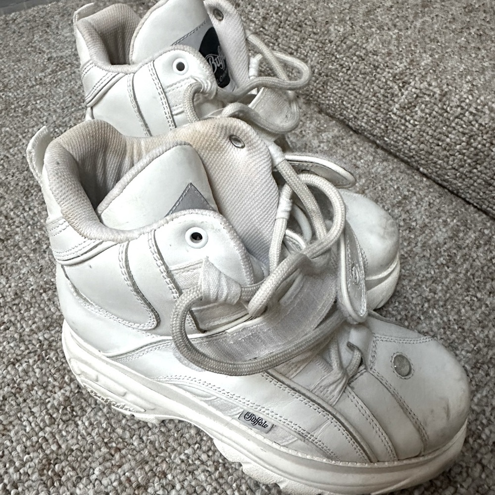 Buffalo London shoes size 40/9.5